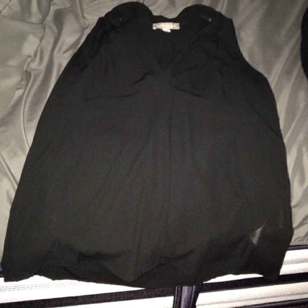 Banana Republic black silky Vneck XS